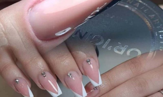 EMELY’ S BEAUTY SALON – ΑΙΜΙΛΙΑ – ΜΑΝΙΚΙΟΥΡ ΠΕΝΤΙΚΙΟΥΡ ΑΧΑΡΝΕΣ ΑΤΤΙΚΗ