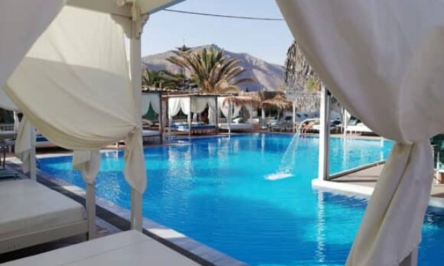 JOJO SANTORINI ΒEACH BAR – ΕΜΠΟΡΕΙΟ ΣΑΝΤΟΡΙΝΗ ΚΥΚΛΑΔΕΣ