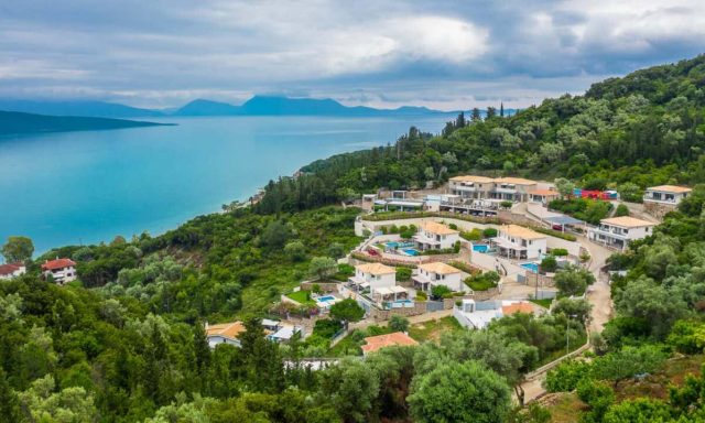 ΕΝΟΙΚΙΑΖΟΜΕΝΑ ΔΩΜΑΤΙΑ “THEALOS VILLAGE” ΛΕΥΚΑΔΑ