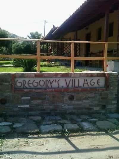 GREGORY’S VILLAGE – ΚΑΒΝΟΥΔΙΑΣ ΝΙΚΟΛΑΟΣ – ΕΝΟΙΚΙΑΖΟΜΕΝΑ ΔΩΜΑΤΙΑ – ΠΛΑΤΥ ΜΥΡΙΝΑ ΛΗΜΝΟΣ ΛΕΣΒΟΥ